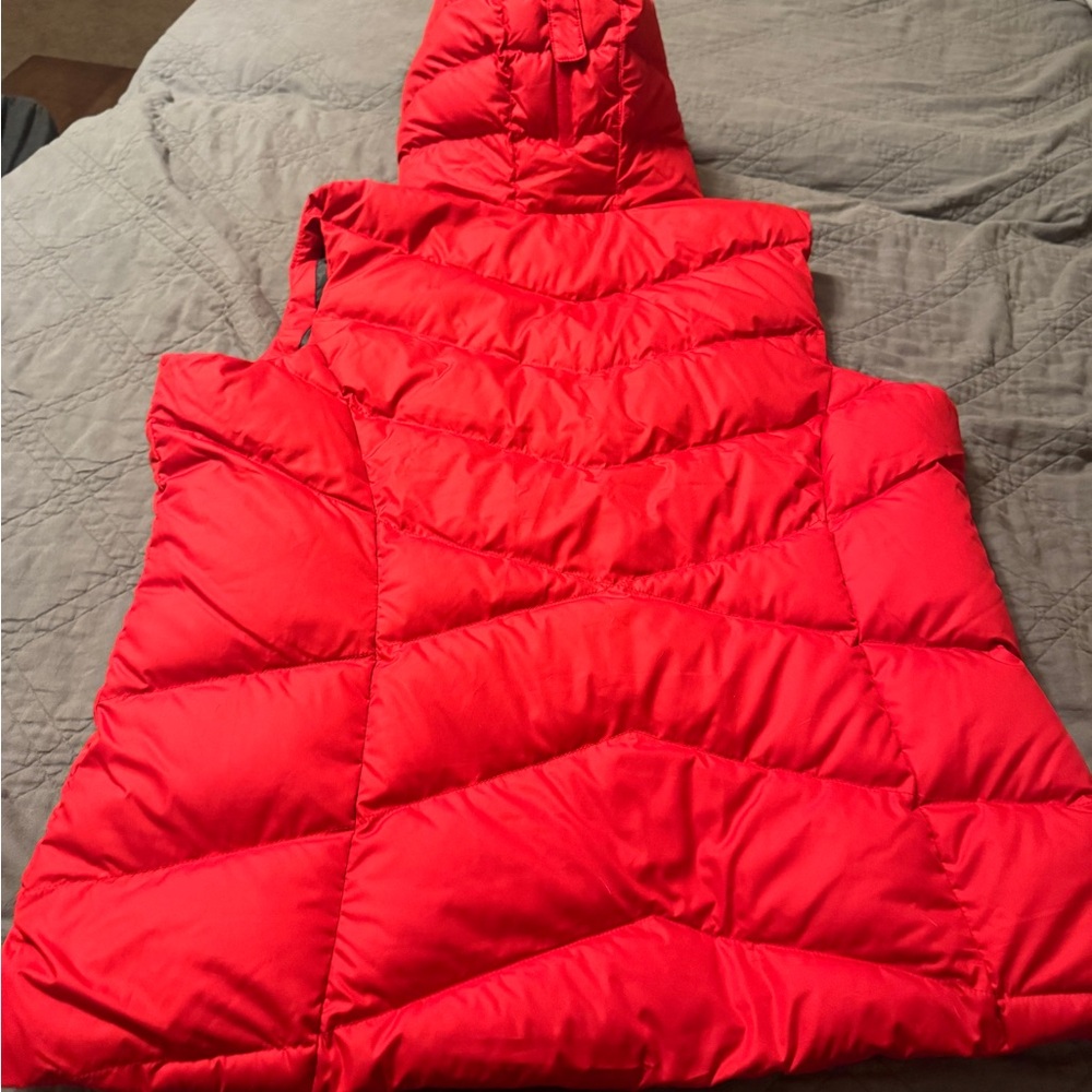 Eddie Bauer red Classic down vest. - Picture 4 of 5